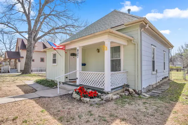 807 E 7th St, Newton, KS 67114
