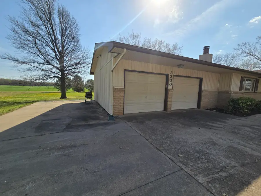 3200 Cathlinda Dr, Winfield, KS 67156 - #2
