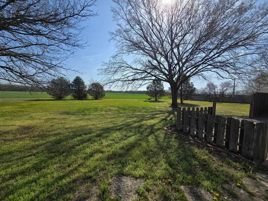 3200 Cathlinda Dr, Winfield, KS 67156 - #3