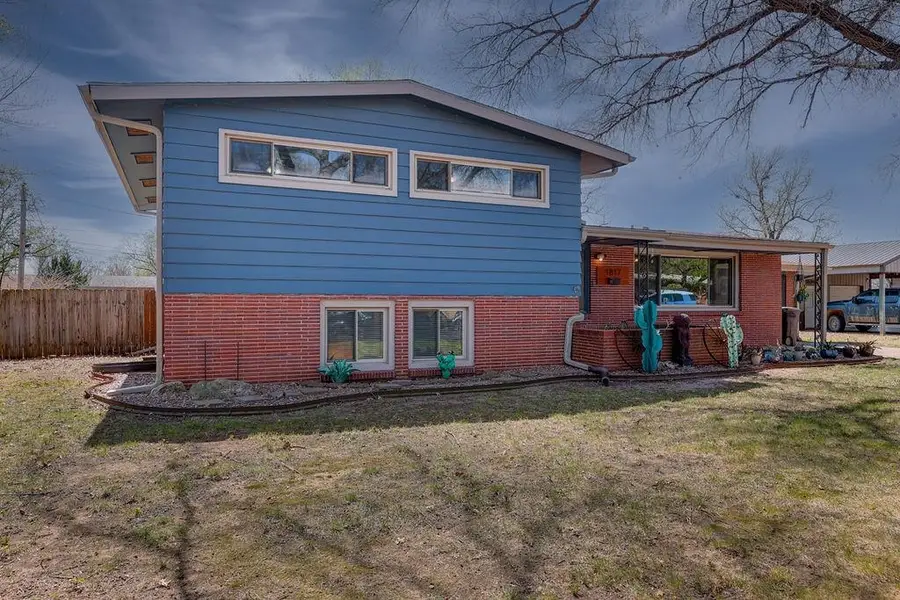 1817 E 13th Ave, Winfield, KS 67156 - #2