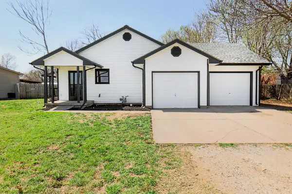 227 N Pratt St, Mount Hope, KS 67108