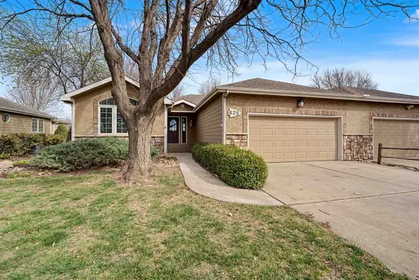 629 Arrowhead Ln, Salina, KS 67401