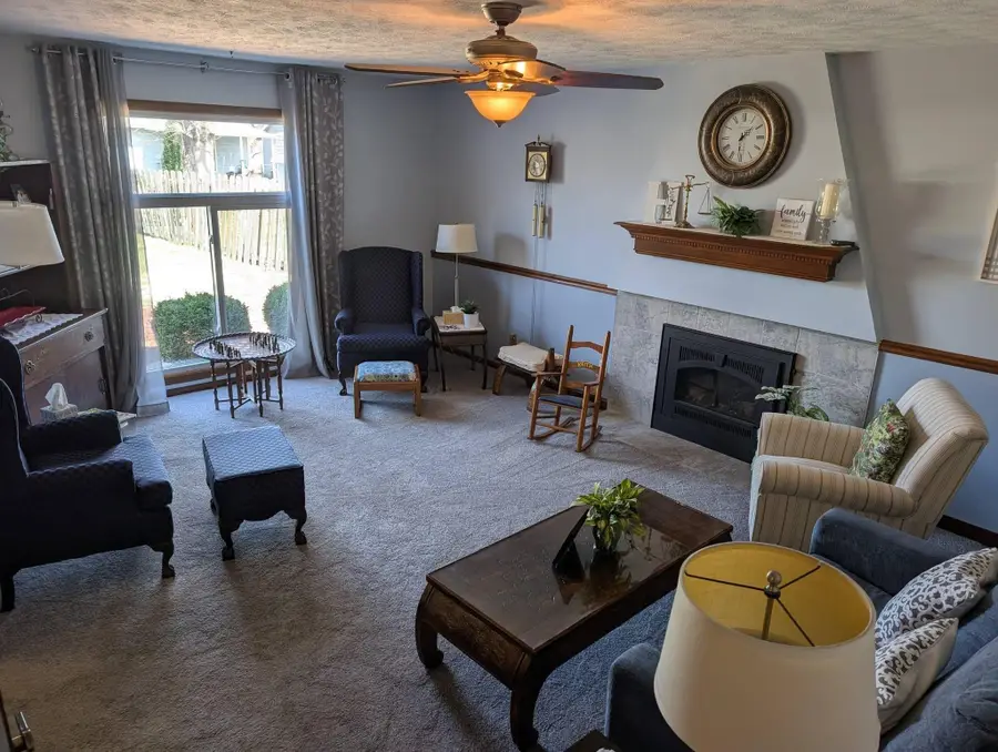 815 Mike Dr, Salina, KS 67401 - #2