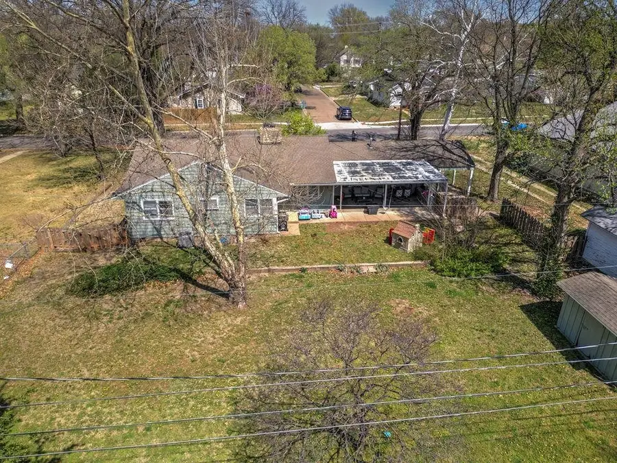 1421 E 12th Ave, Winfield, KS 67156 - #2