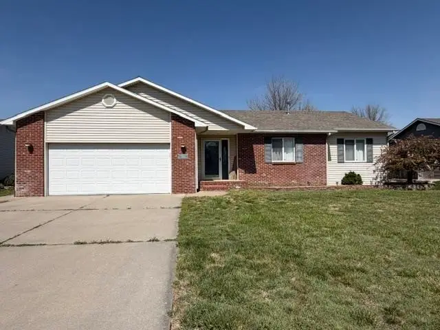 302 E 37th Ave, Hutchinson, KS 67502 - #1