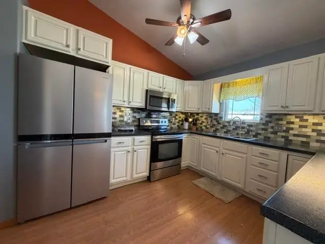 302 E 37th Ave, Hutchinson, KS 67502 - #2