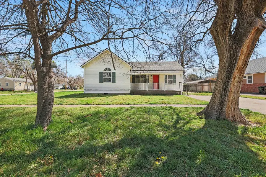 206 Pine St, Halstead, KS 67056 - #2