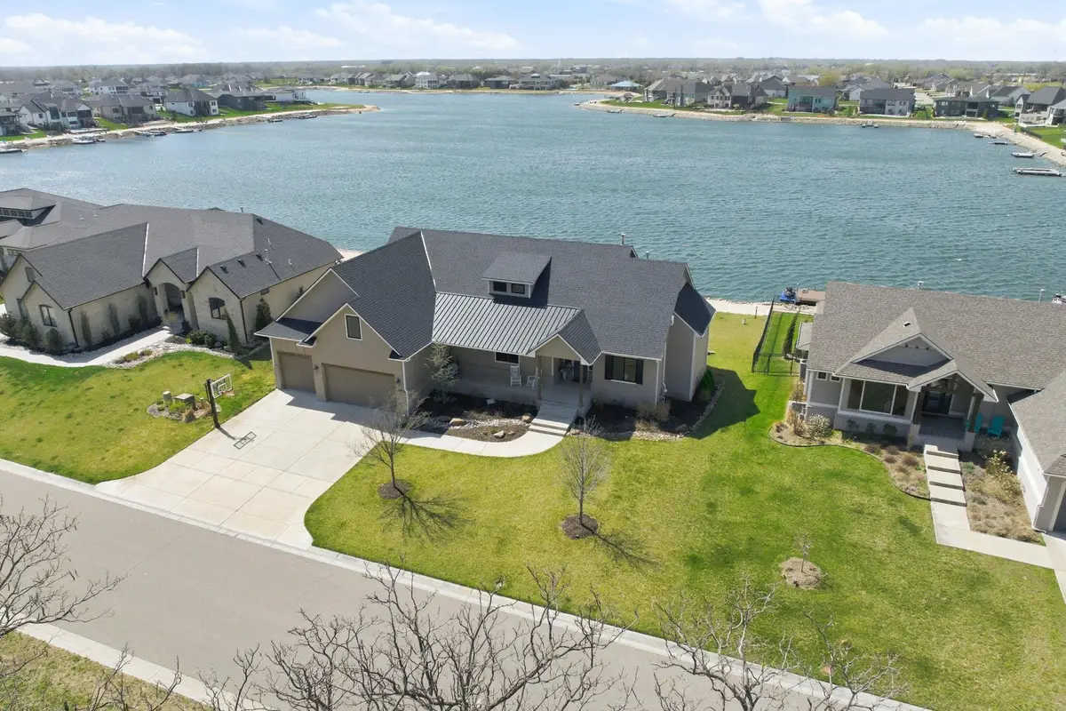 4929 W Wavecrest Cir, Wichita, KS 67205 - #1