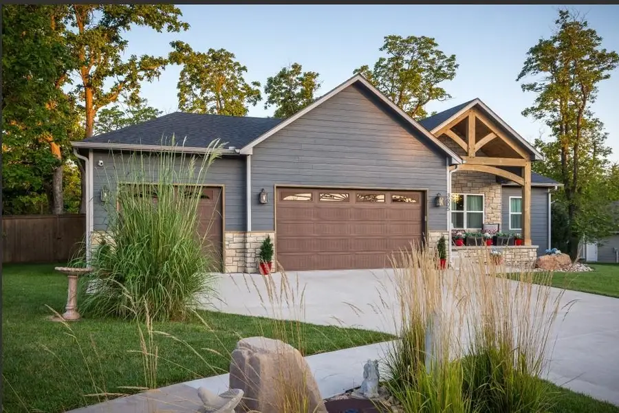 3605 Hickory Ct, Hutchinson, KS 67502 - #3