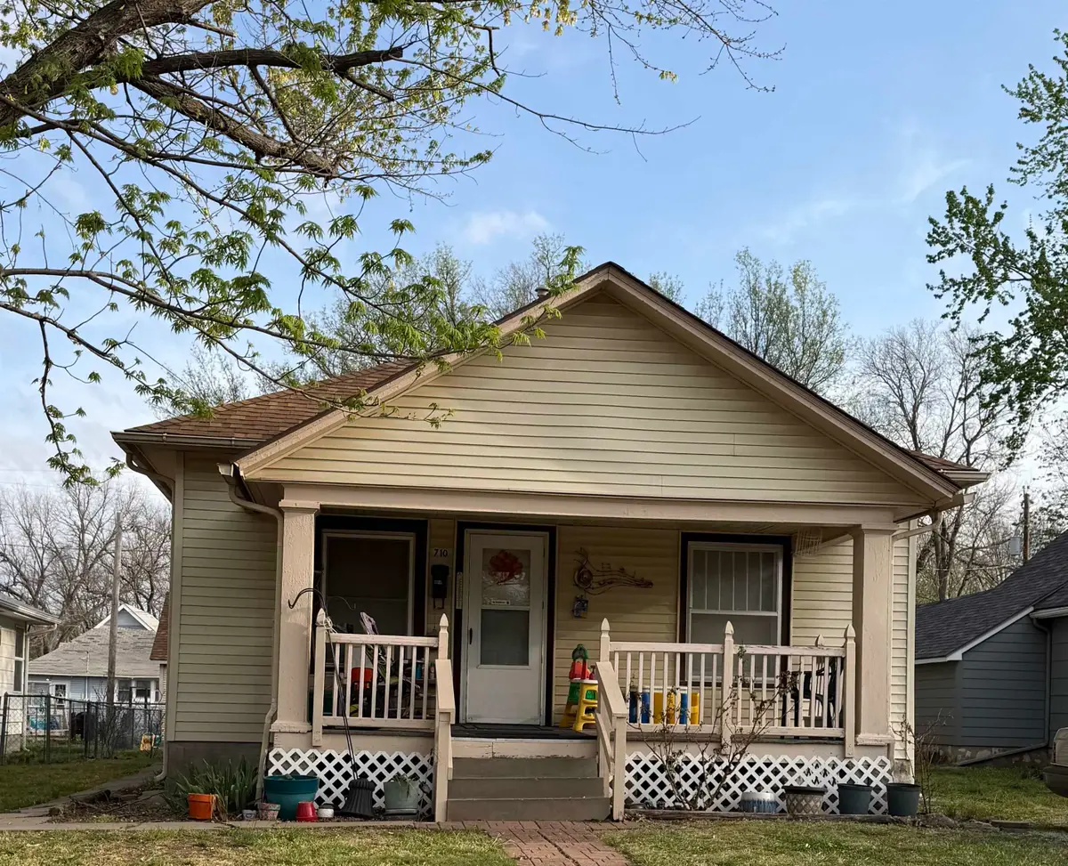 710 E 14th Ave, Winfield, KS 67156 - #1