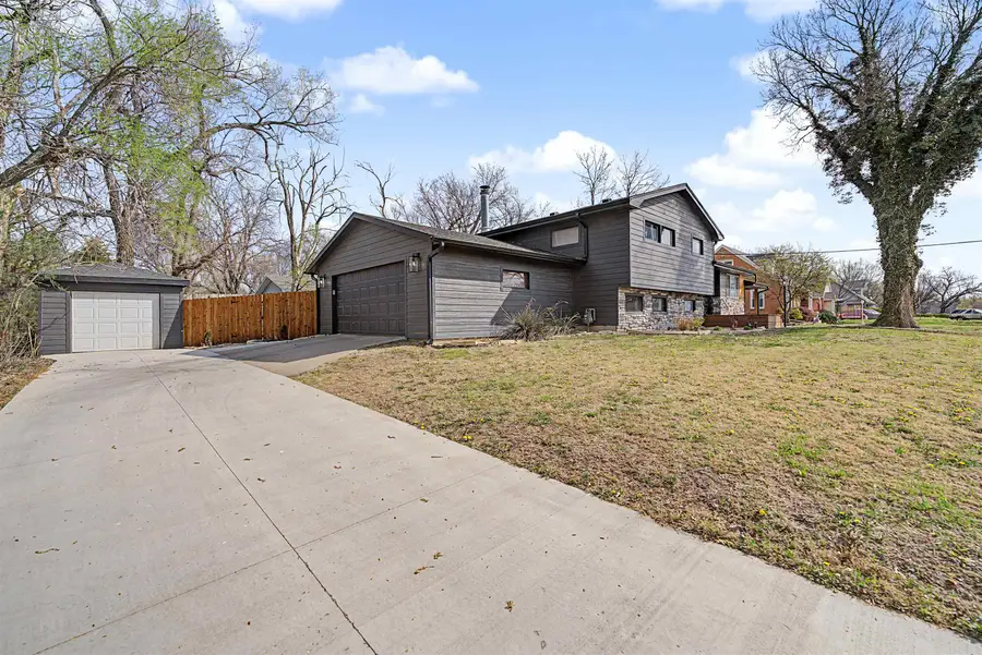 505 E Republic Ave, Salina, KS 67401 - #2