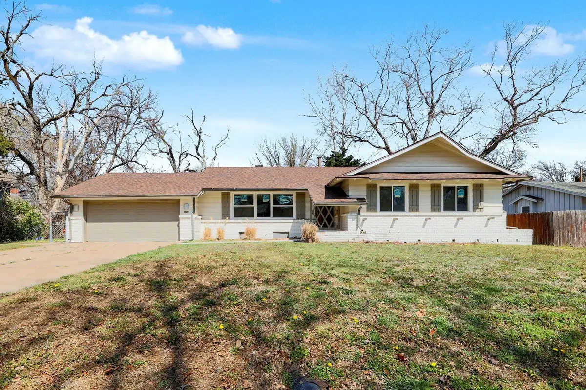 8026 E Morningside St, Wichita, KS 67207 - #1