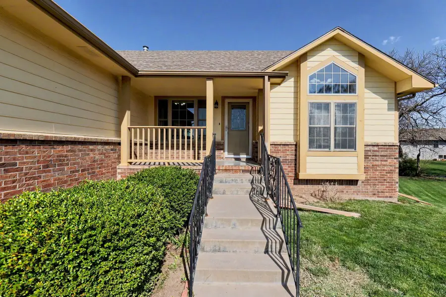 542 E Cheyenne Ct, Kechi, KS 67067 - #2