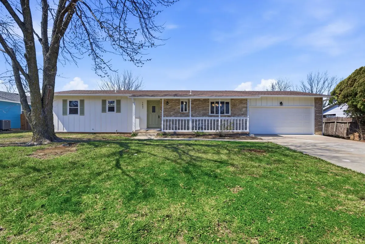 1637 N Timberline Dr, Rose Hill, KS 67133 - #1