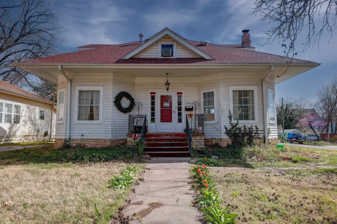 1401 E 5th Ave, Winfield, KS 67156 - #1