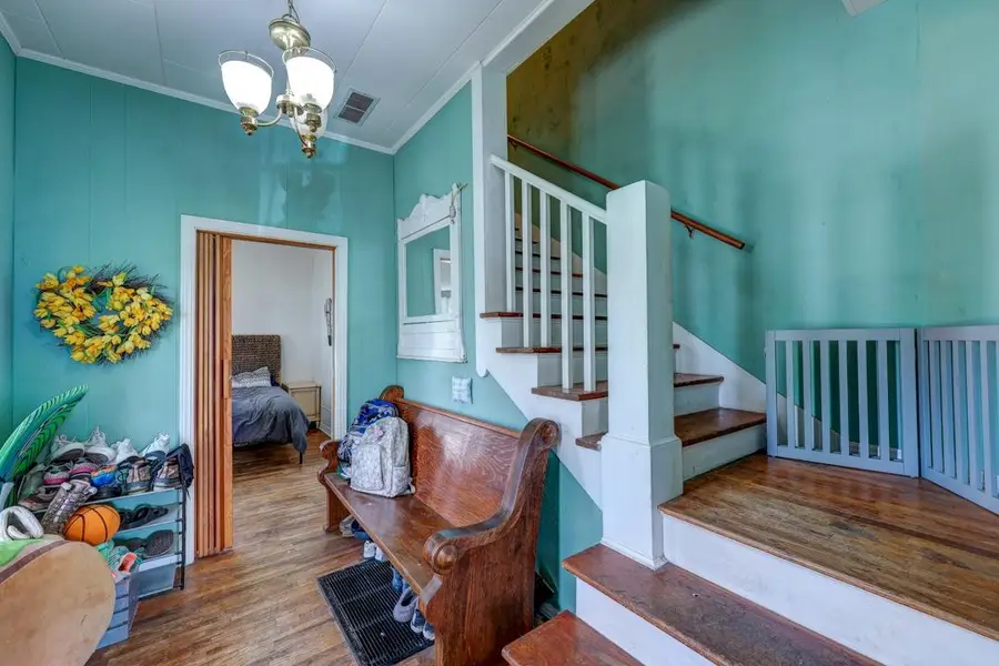 1401 E 5th Ave, Winfield, KS 67156 - #2