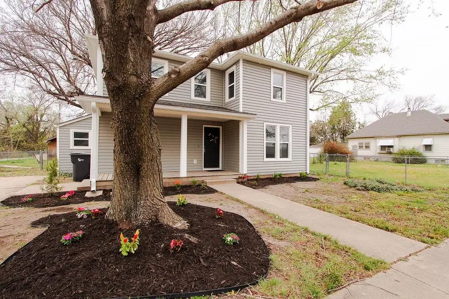 1203 N High St, Newton, KS 67114 - #2