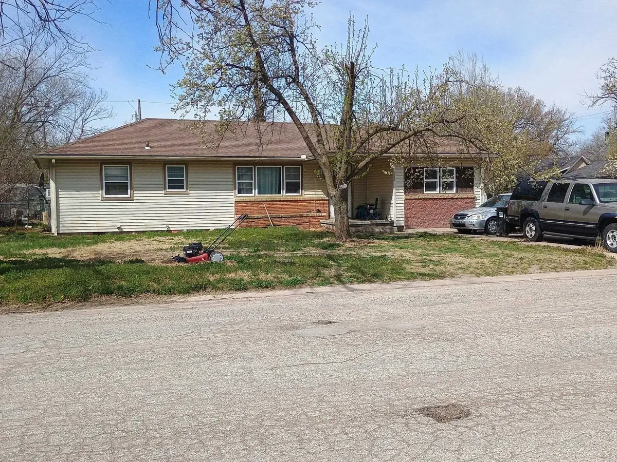 223 N Sedgwick Ave, Burrton, KS 67020 - #1