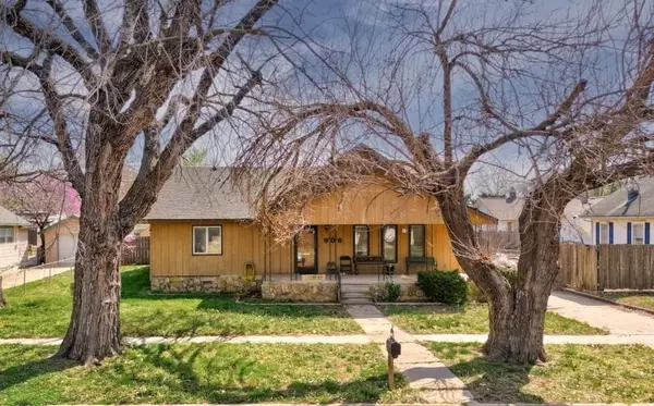 908 N 4th St, Arkansas City, KS 67005