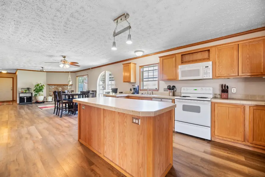 516 S Mill Rd, Leon, KS 67074 - #3