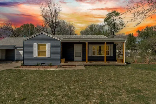 400 W Hollywood St, Wichita, KS 67217