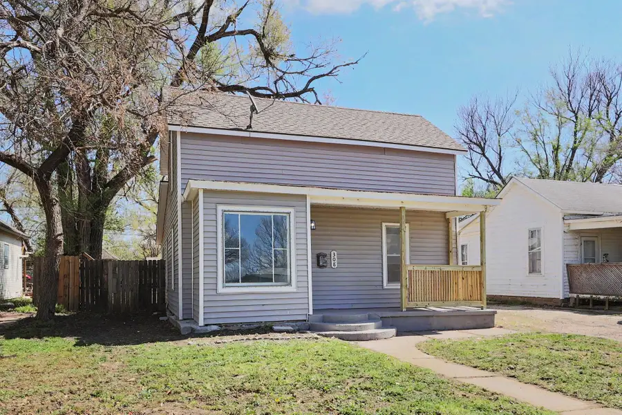 308 Spruce St, Halstead, KS 67056 - #2