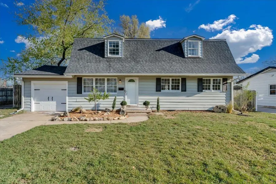 565 S Circle Dr, Derby, KS 67037 - #2