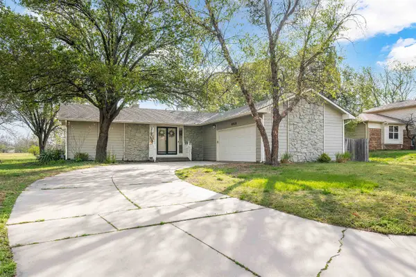 6918 E Rushwood Cir, Wichita, KS 67226
