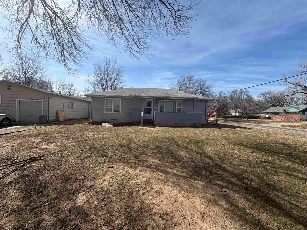 2201 S Broadview St, Wichita, KS 67218 - #1