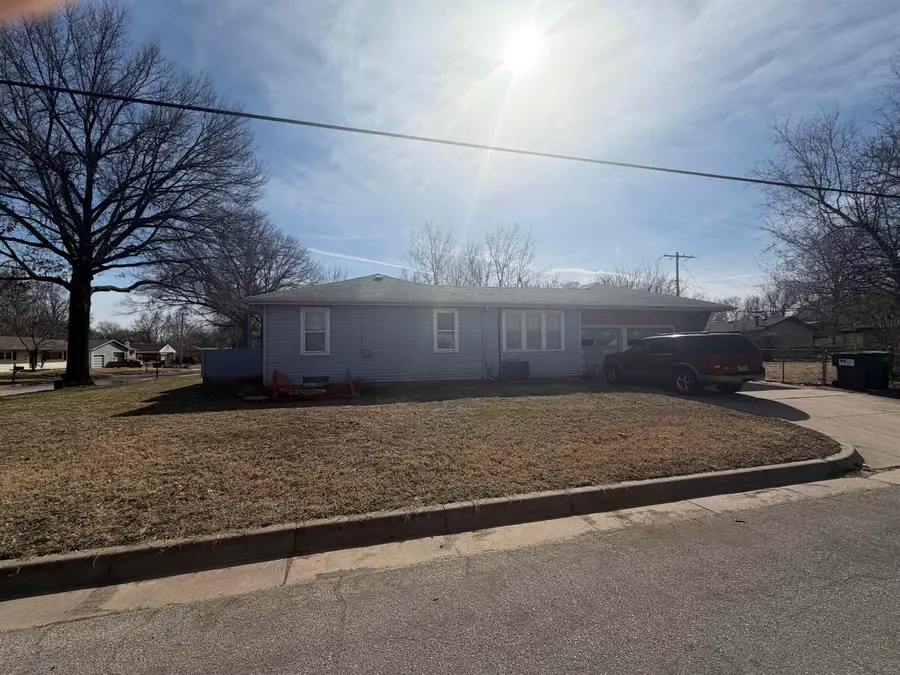 2201 S Broadview St, Wichita, KS 67218 - #2