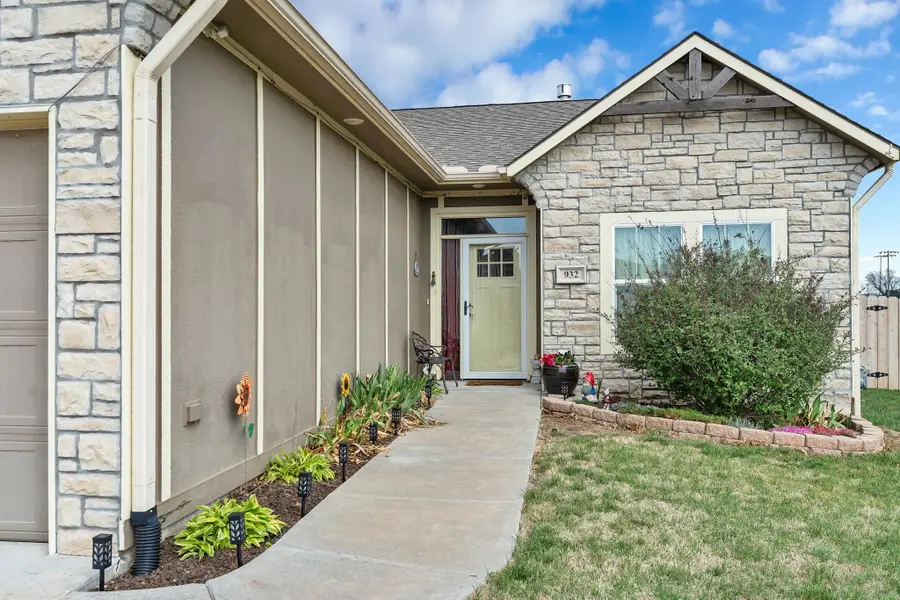 932 Cedar Brook Cir, Mulvane, KS 67110 - #2