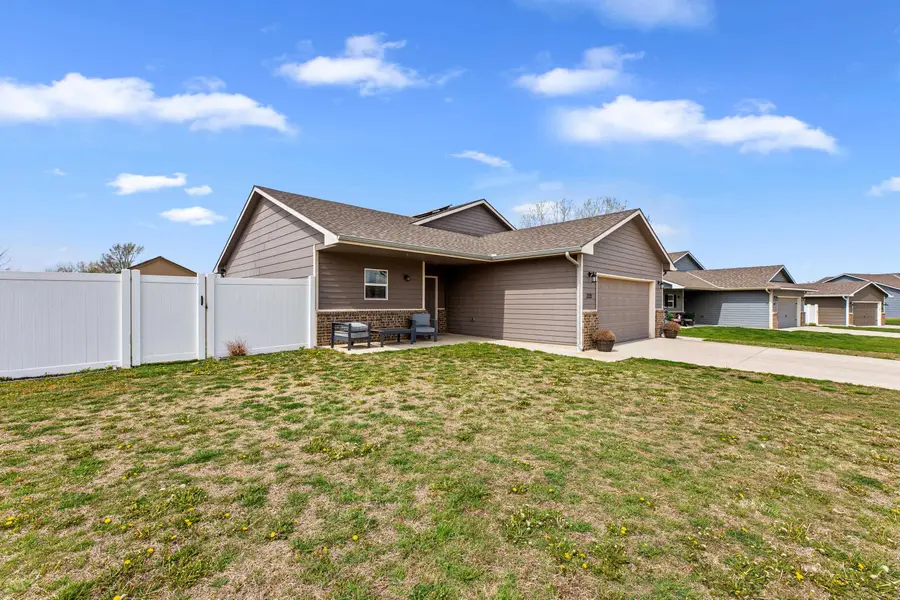 1321 Westover Ln, Hesston, KS 67062 - #3