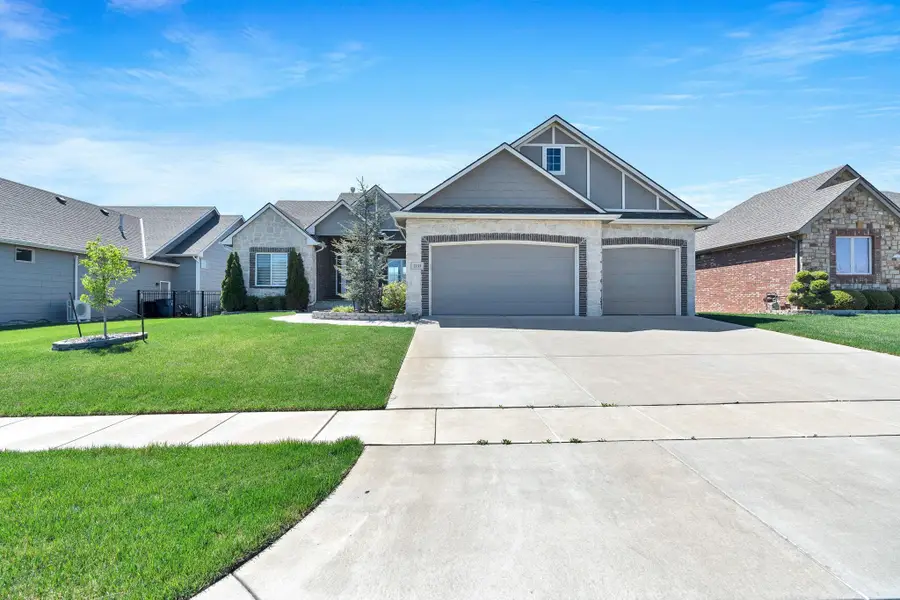 2233 S Ironstone St, Wichita, KS 67230 - #2