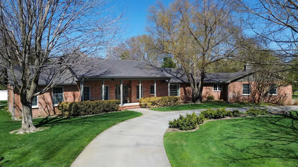 514 W 12th St, Newton, KS 67114 - #1