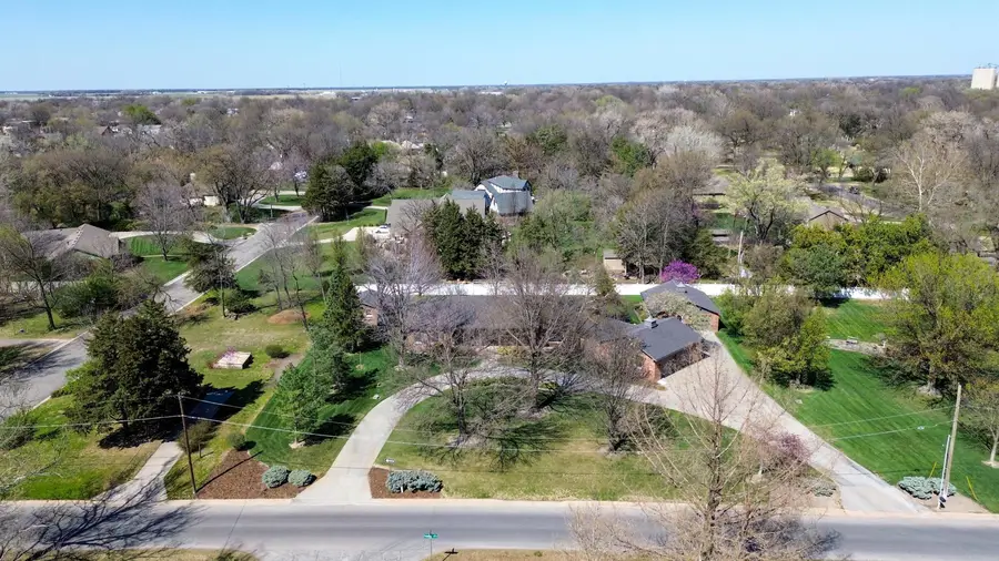 514 W 12th St, Newton, KS 67114 - #2