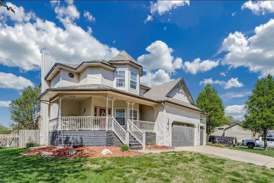 823 S Surrey Lane, Maize, KS 67101 - #2