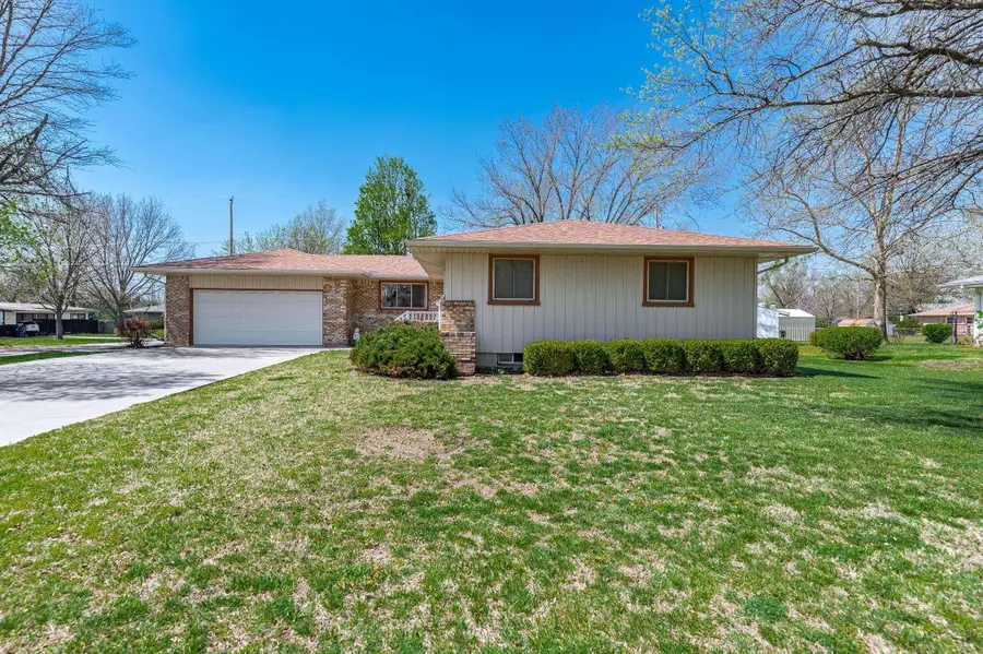 357 Village Ln, Eureka, KS 67045 - #2