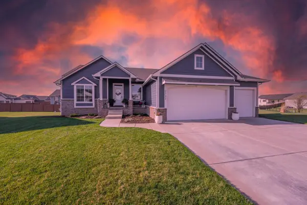 2737 N Eagle Ct, Wichita, KS 67226