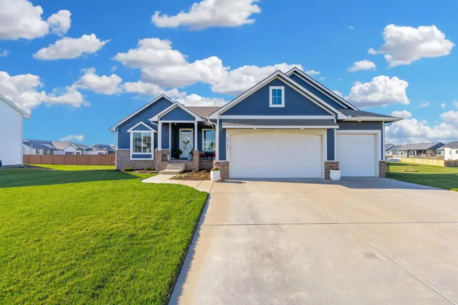 2737 N Eagle Ct, Wichita, KS 67226 - #2