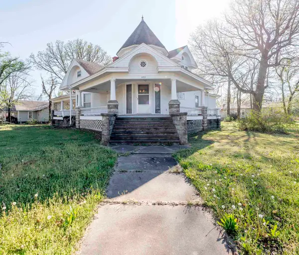 403 W Randolph St, Howard, KS 67349