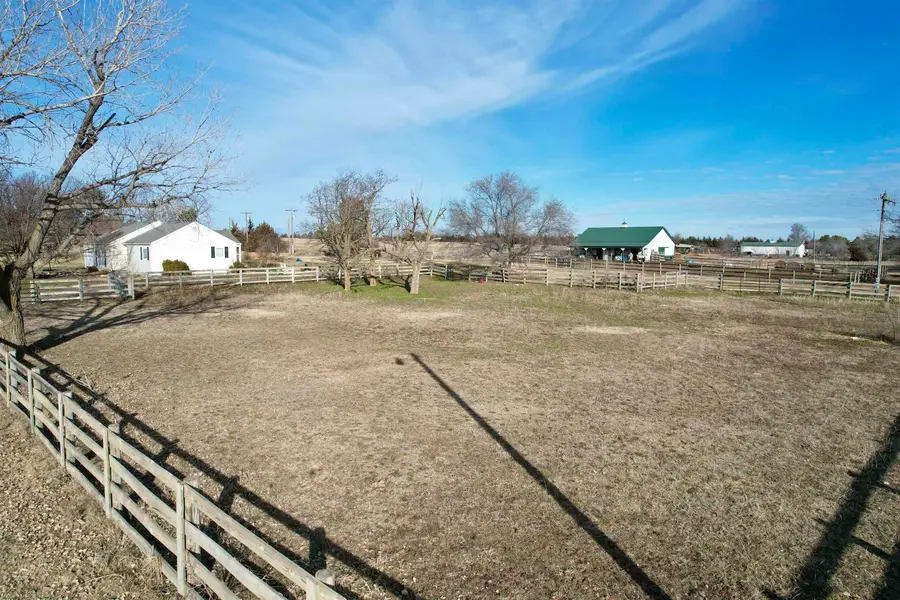 194 Hilltop Dr, Great Bend, KS 67530 - #3