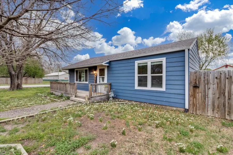 104 S Chestnut St, Douglass, KS 67039 - #3