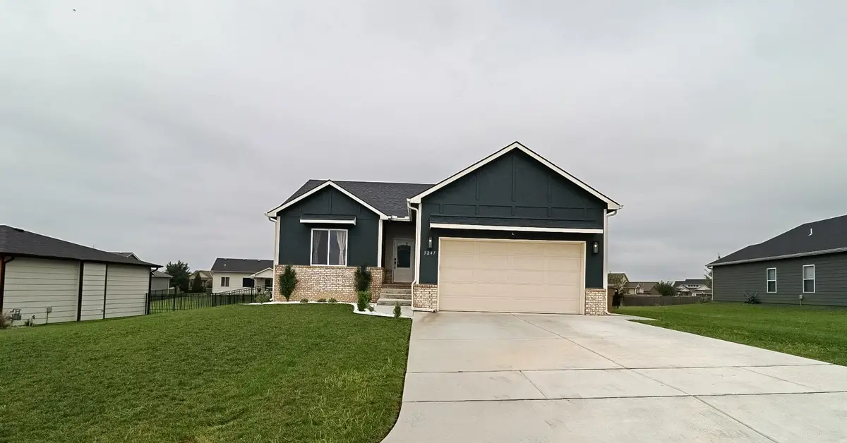 5247 N Cambridge St, Bel Aire, KS 67226 - #1