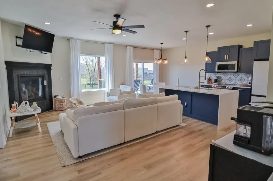 5247 N Cambridge St, Bel Aire, KS 67226 - #3