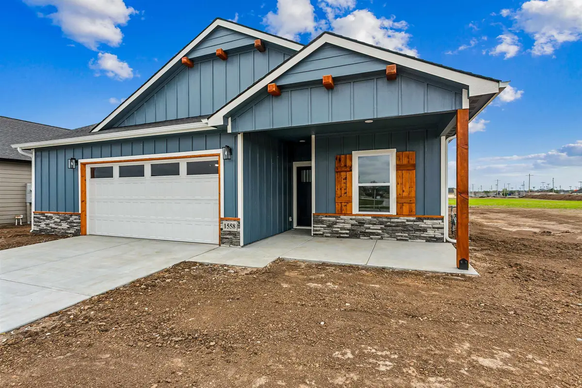 1558 N Emerald Valley Dr., Mulvane, KS 67110 - #1