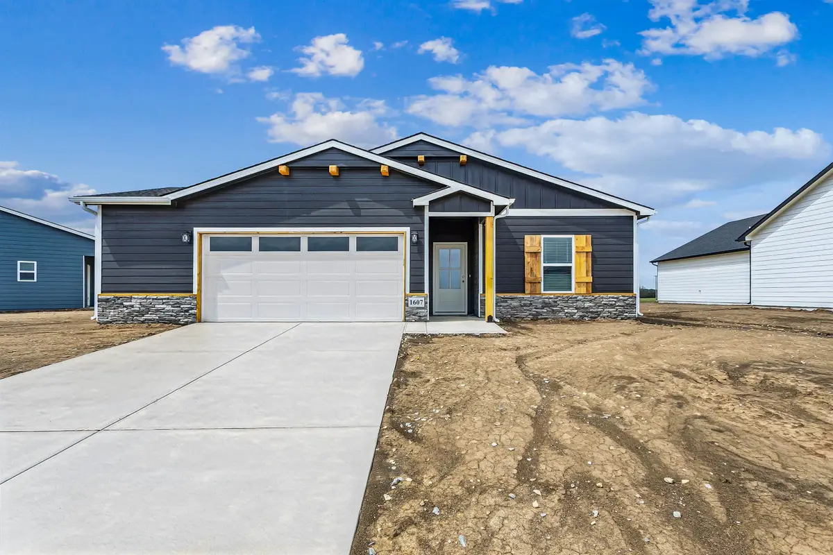1607 N Emerald Valley Dr., Mulvane, KS 67110 - #1