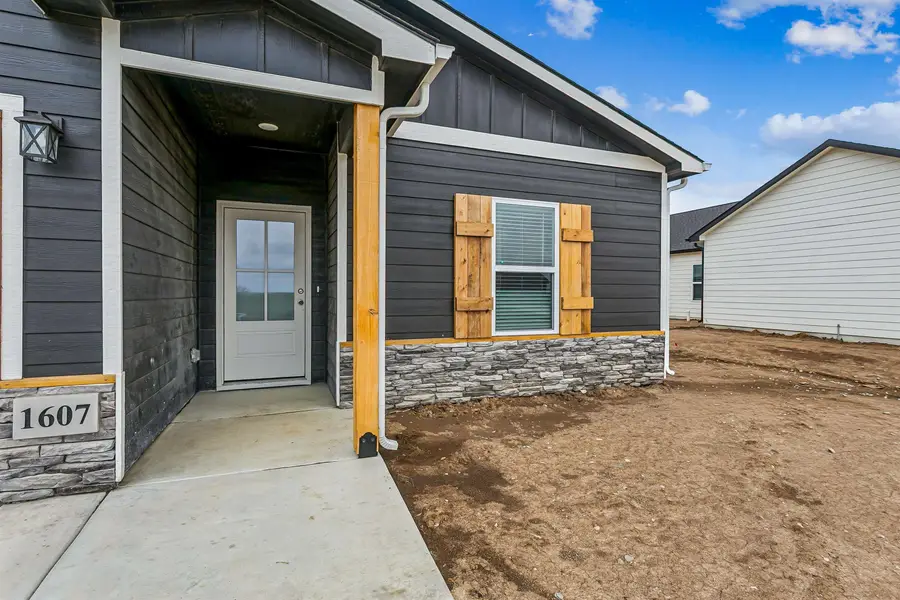 1607 N Emerald Valley Dr., Mulvane, KS 67110 - #3
