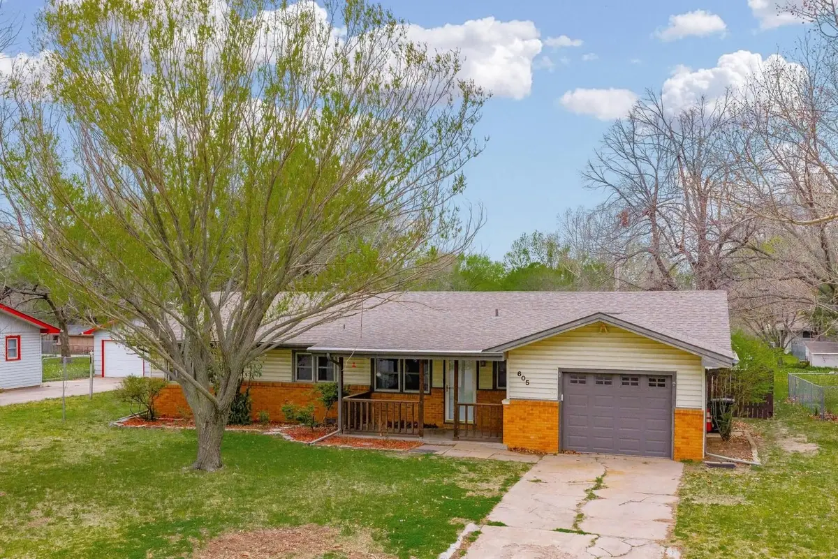 605 N Sumner St, Oxford, KS 67119 - #1