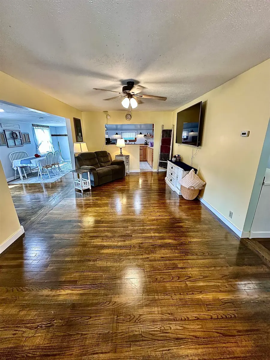 327 Houston St, Winfield, KS 67156 - #2