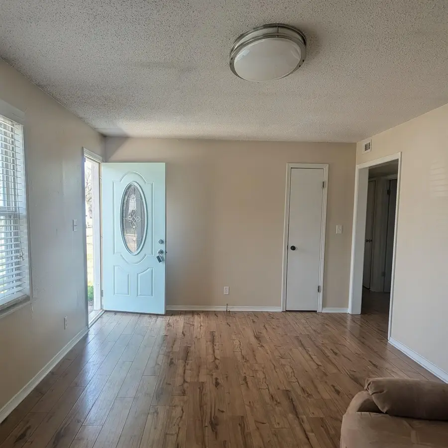 507 W B St, Hillsboro, KS 67063 - #2